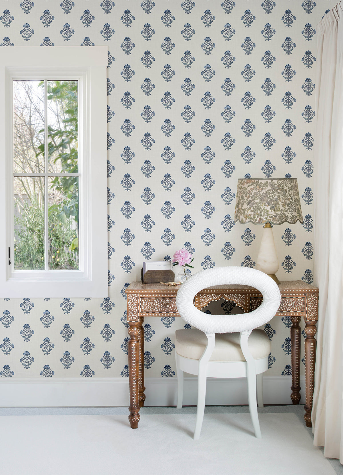 4148-27417-peel-and-stick-wallpaper-room-scene