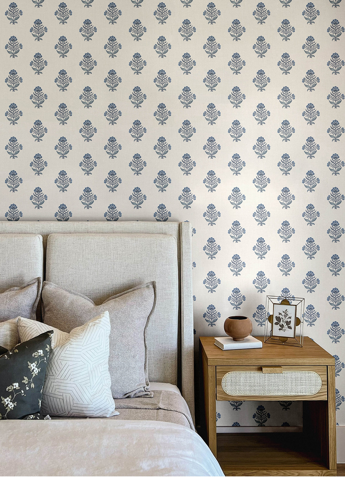 4148-27417-peel-and-stick-wallpaper-room-scene-detail-closeup