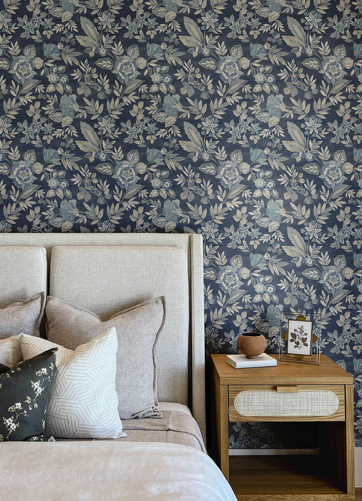 4148-27422-peel-and-stick-wallpaper-room-scene-detail-closeup