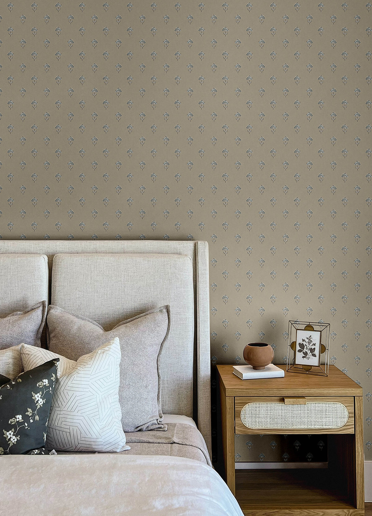 4148-27460-peel-and-stick-wallpaper-room-scene-detail-closeup