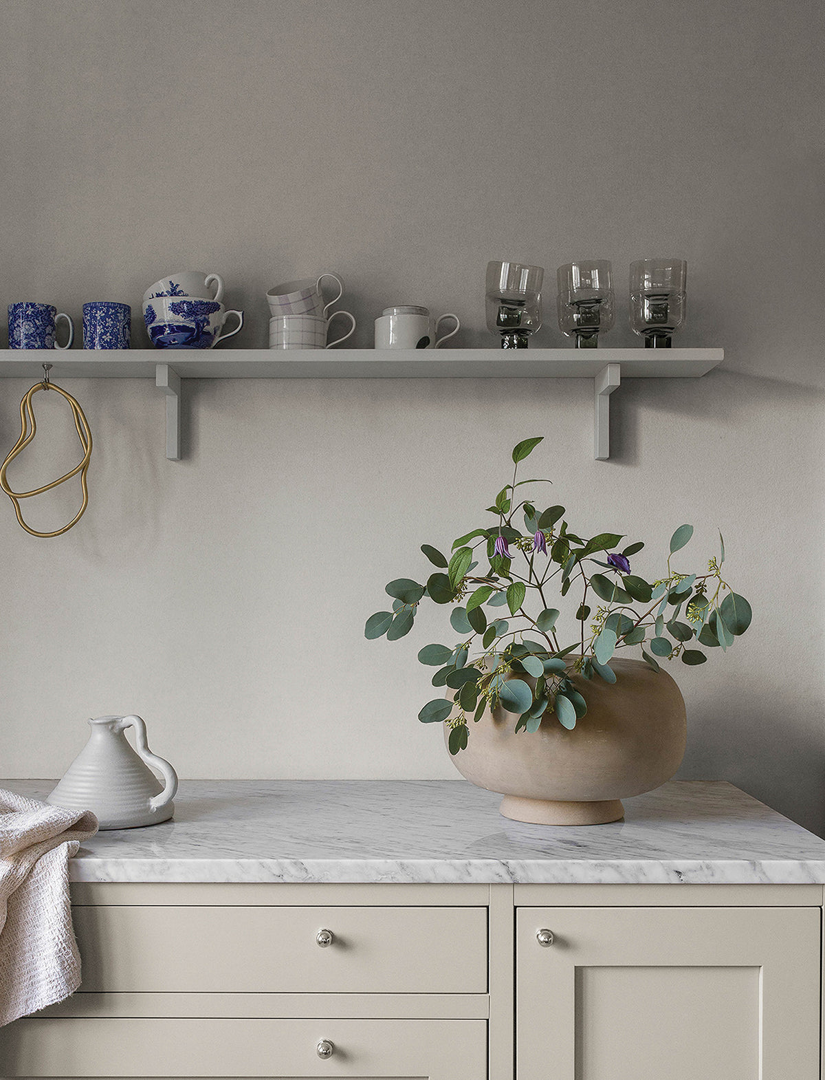 4153-77020-peel-and-stick-wallpaper-room-scene