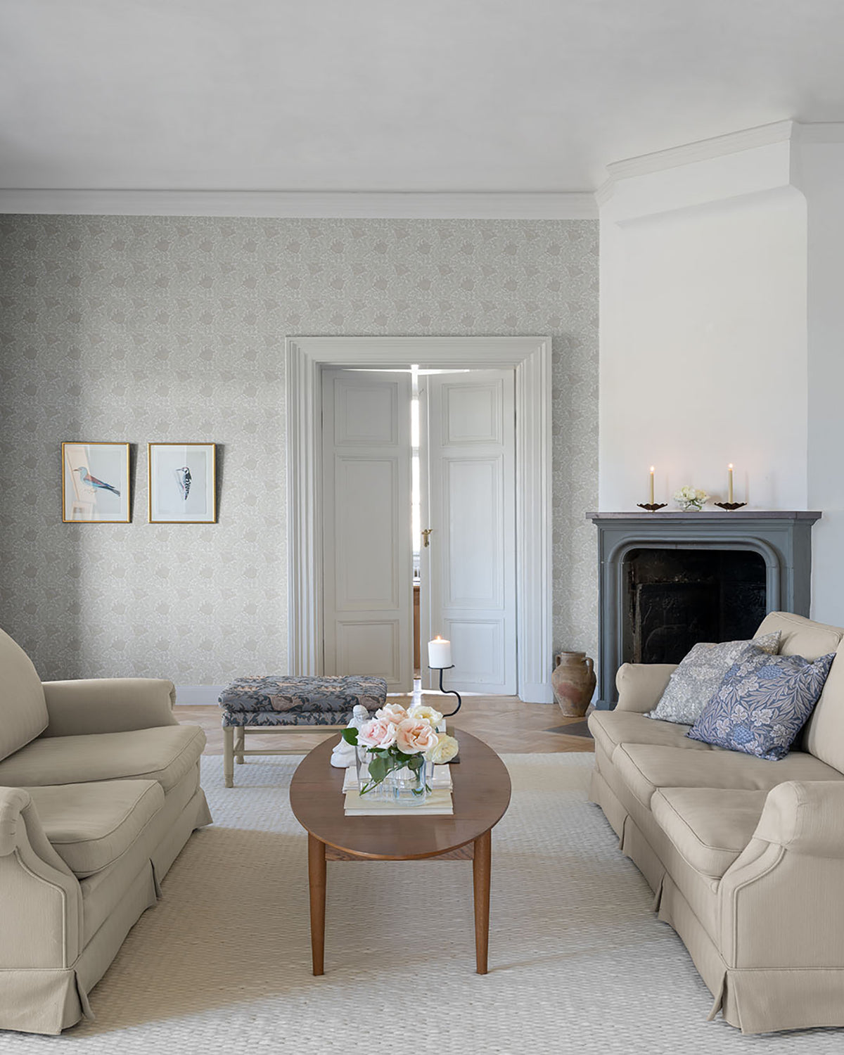 4153-82001-peel-and-stick-wallpaper-room-scene