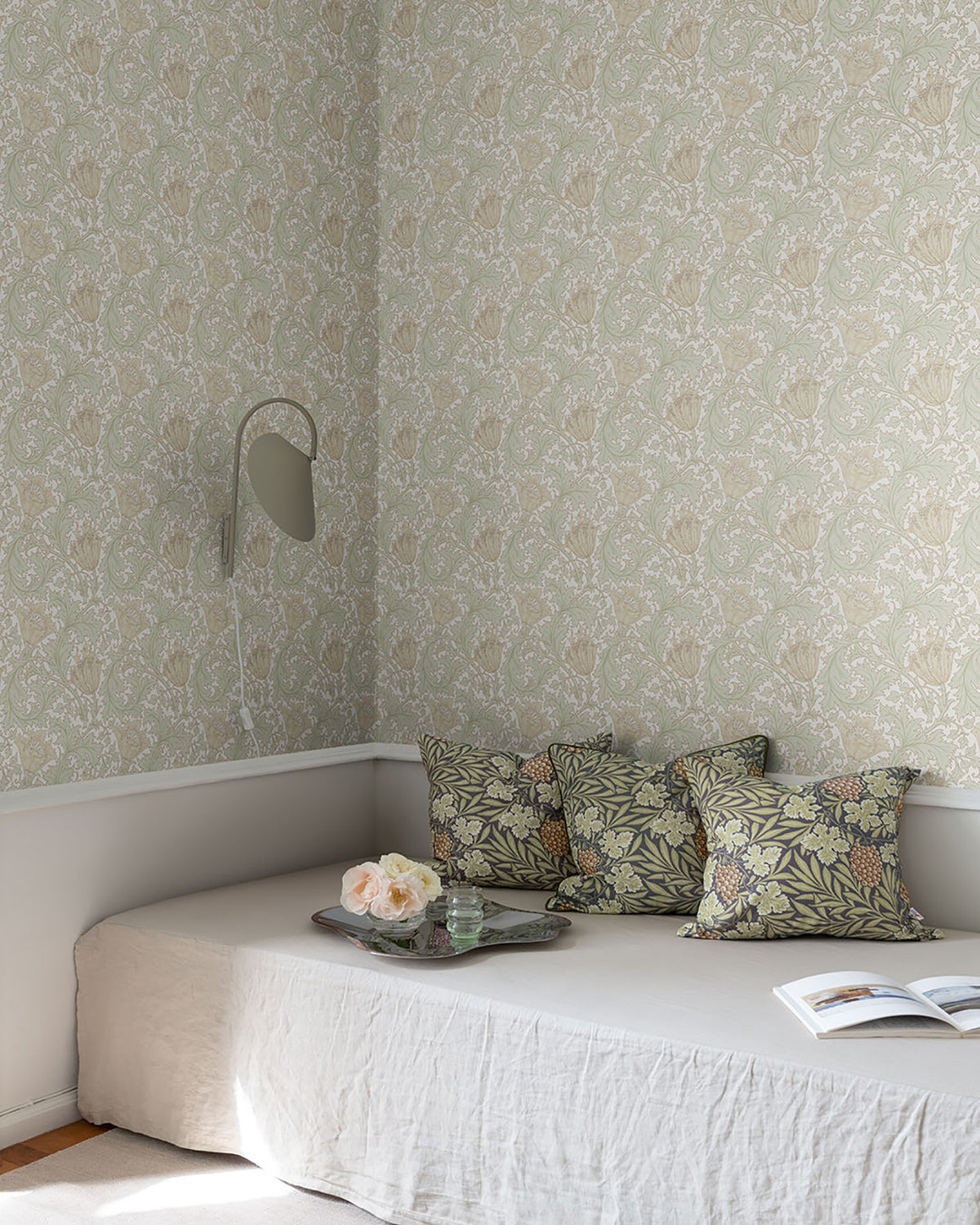 4153-82002-peel-and-stick-wallpaper-room-scene