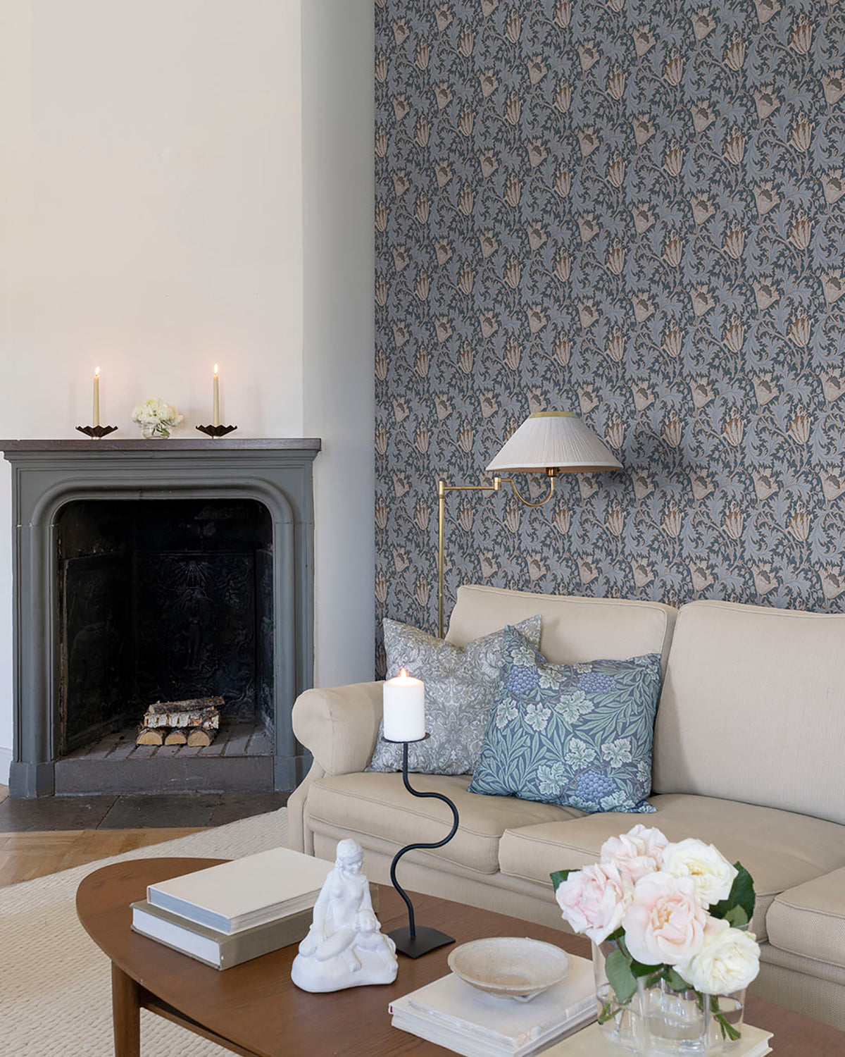 4153-82006-peel-and-stick-wallpaper-room-scene