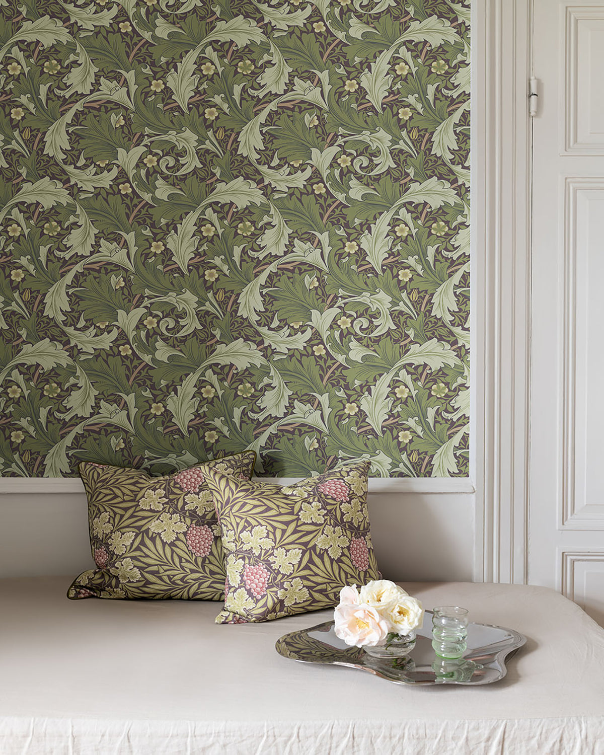 4153-82013-peel-and-stick-wallpaper-room-scene