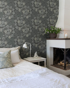 4153-82021-peel-and-stick-wallpaper-room-scene