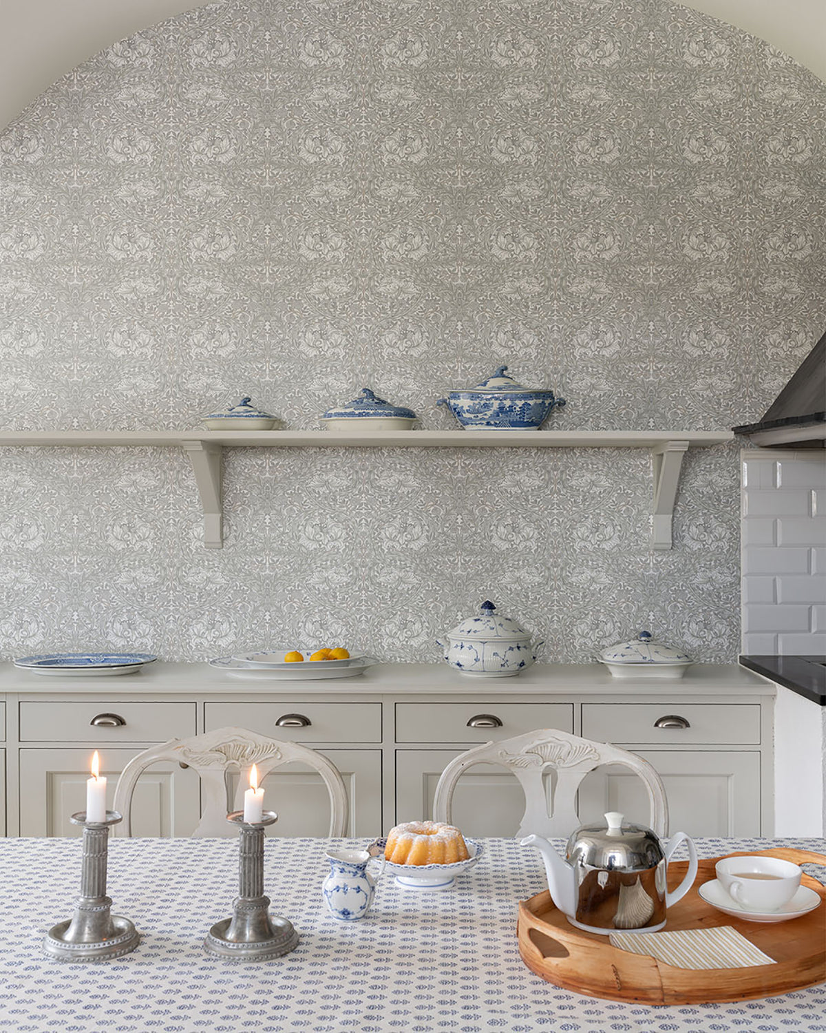 4153-82022-peel-and-stick-wallpaper-room-scene