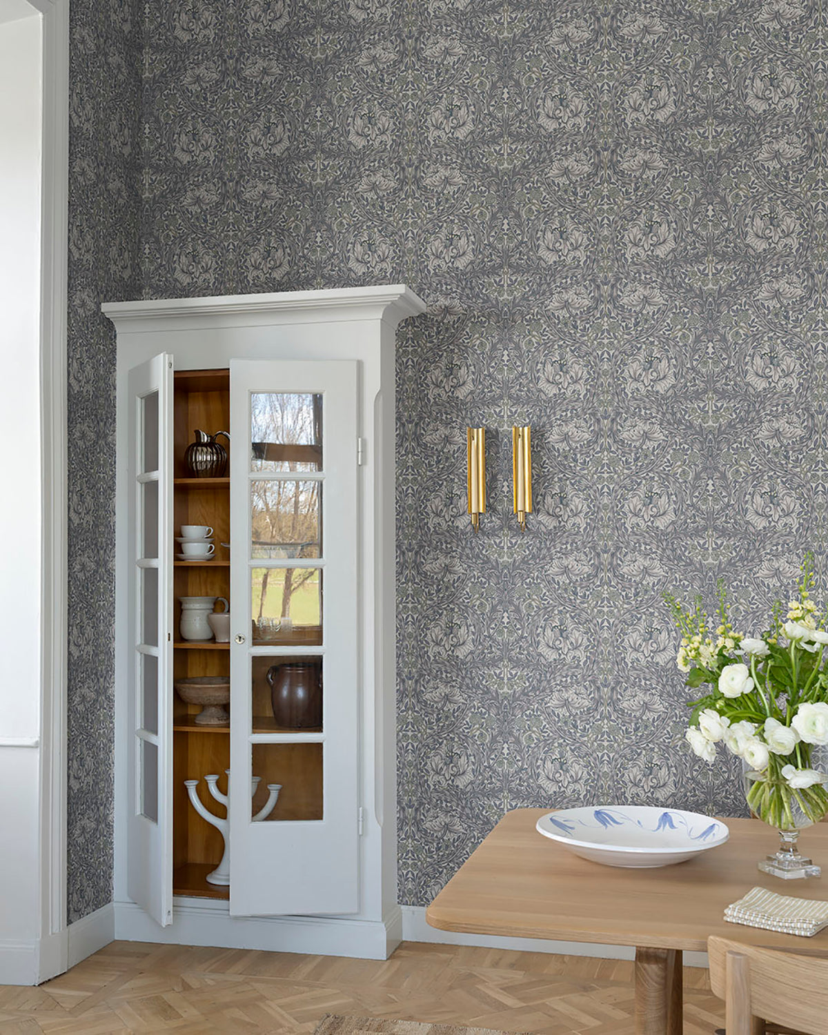 4153-82025-peel-and-stick-wallpaper-room-scene