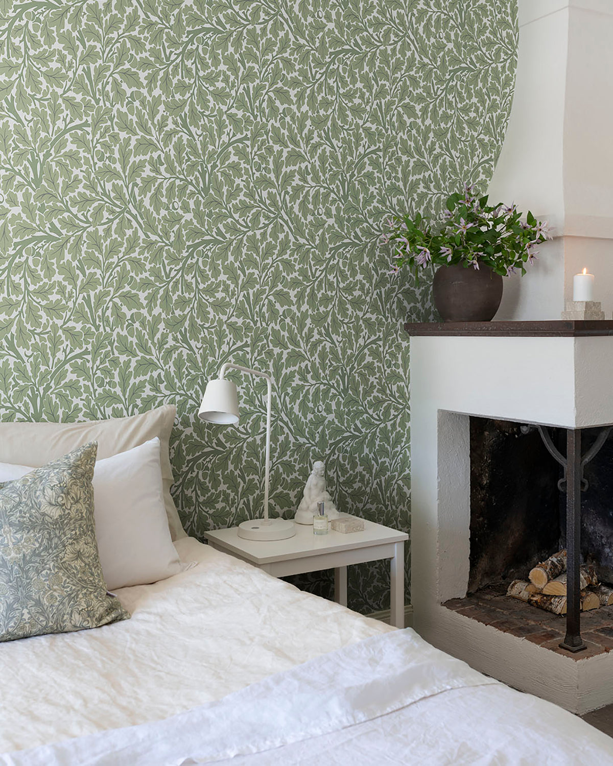 4153-82028-peel-and-stick-wallpaper-room-scene