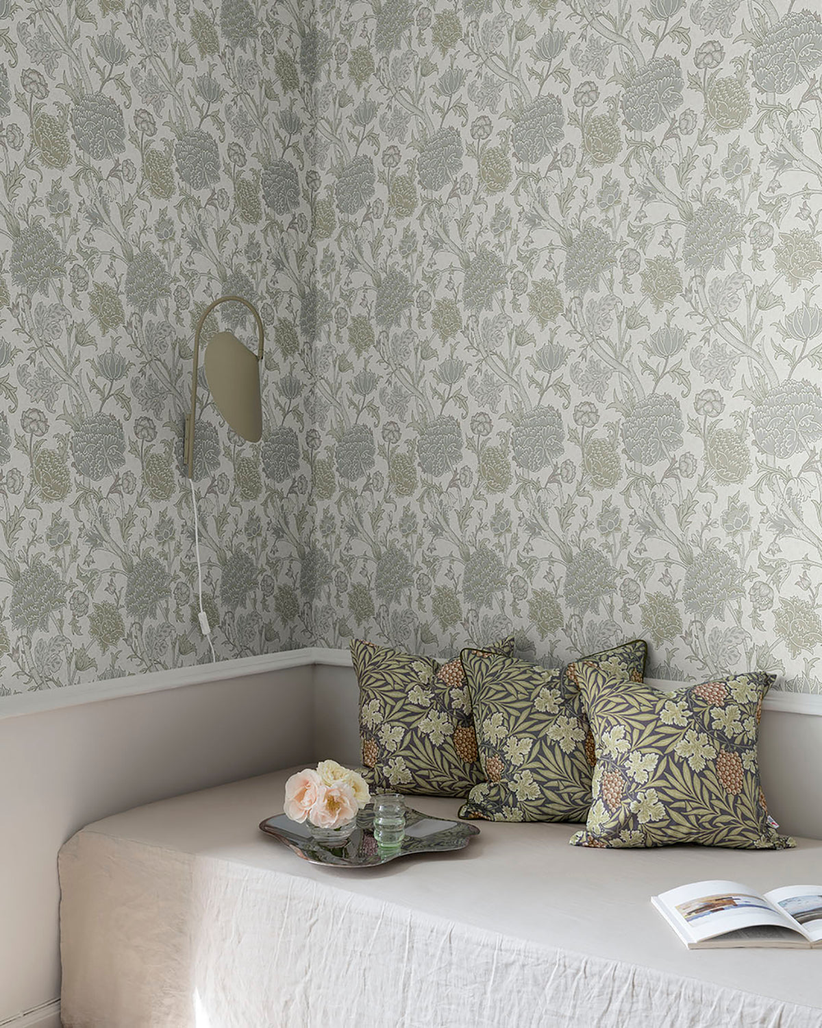 4153-82032-peel-and-stick-wallpaper-room-scene