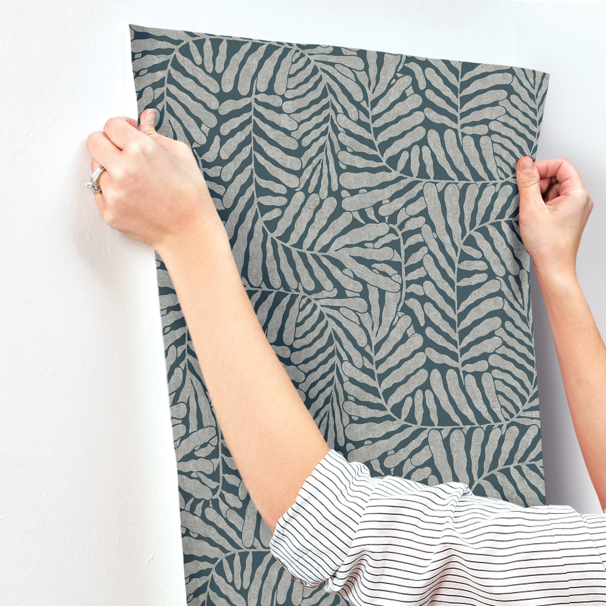 4155-27312-peel-and-stick-wallpaper-stick-application-step