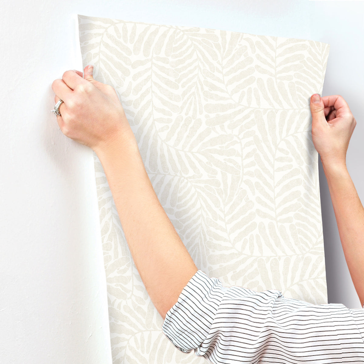 4155-27314-peel-and-stick-wallpaper-stick-application-step