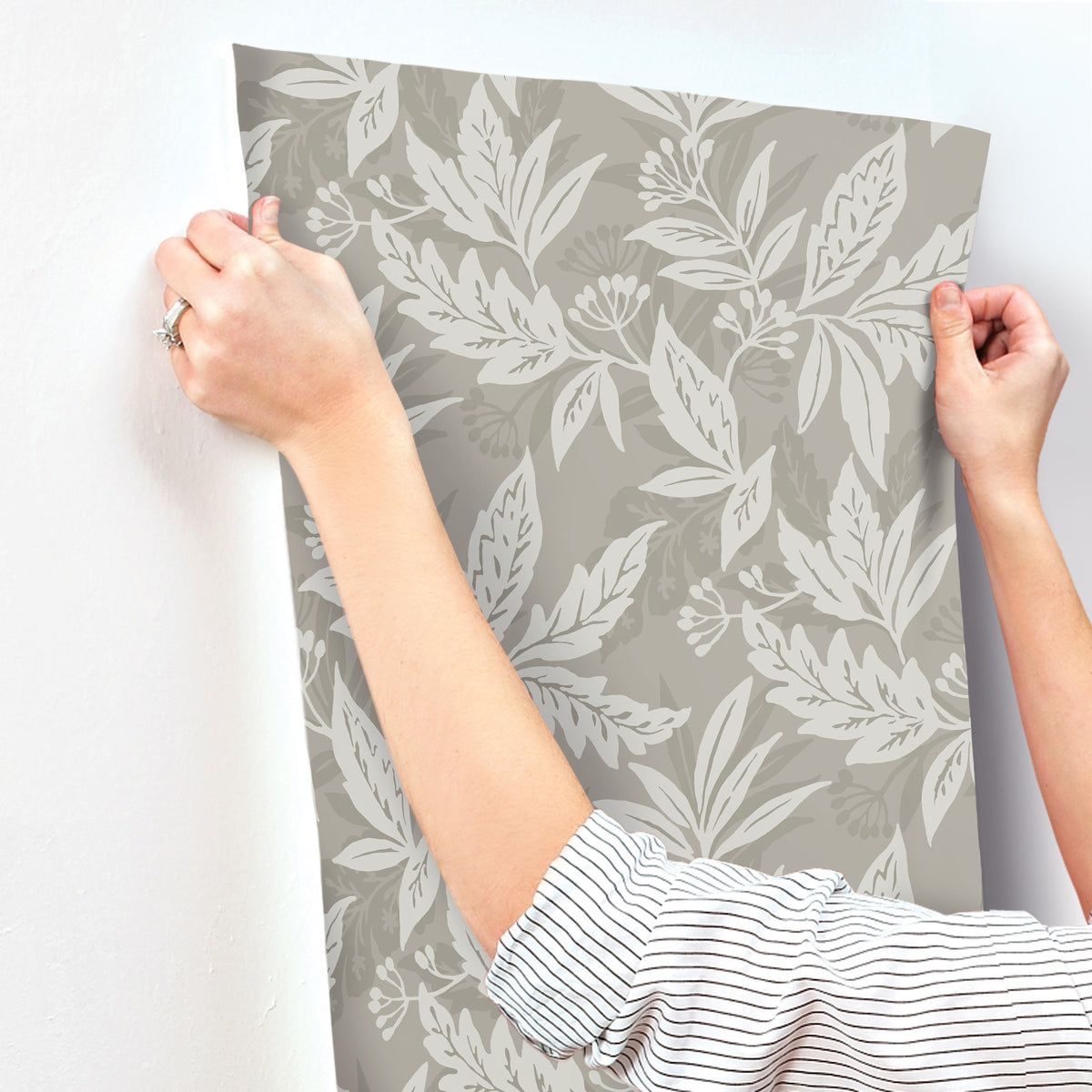 4155-27327-peel-and-stick-wallpaper-stick-application-step