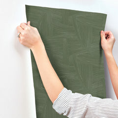 4155-27331-peel-and-stick-wallpaper-stick-application-step
