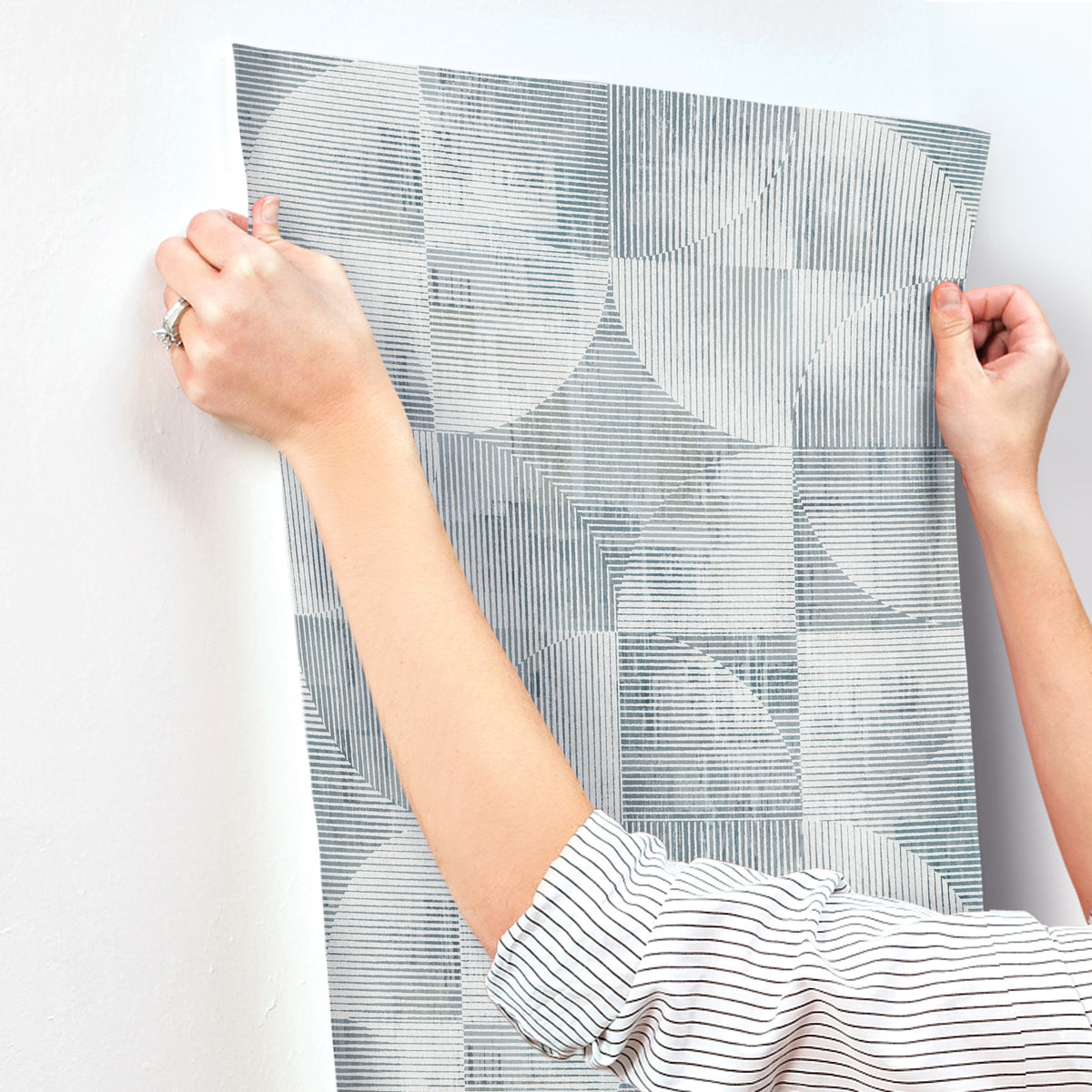 4155-27343-peel-and-stick-wallpaper-stick-application-step
