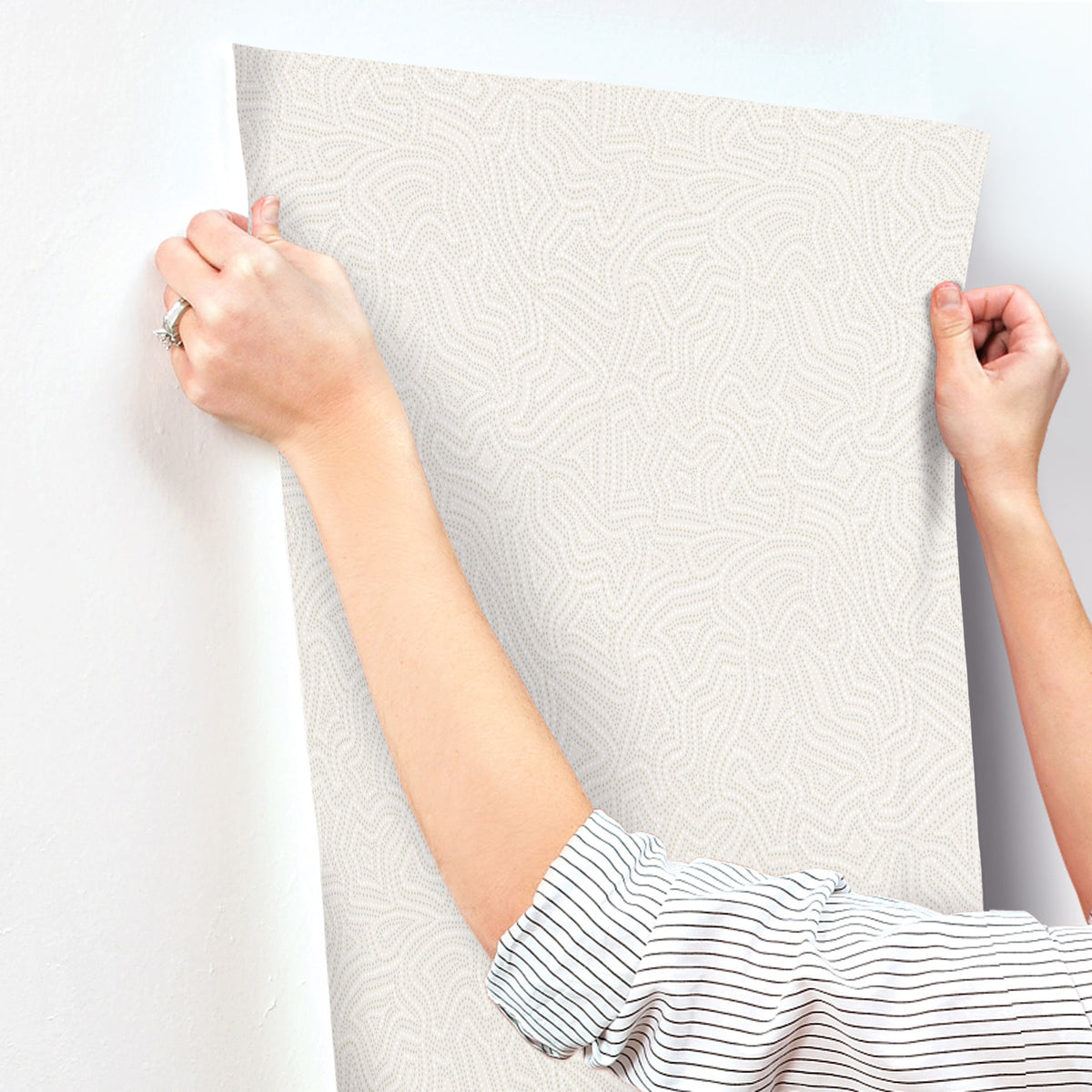 4155-27344-peel-and-stick-wallpaper-stick-application-step