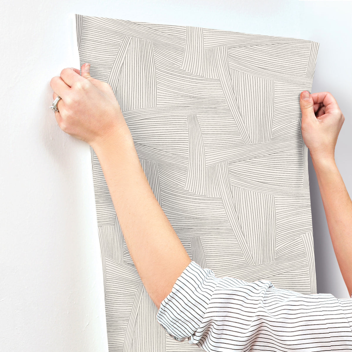 4155-27353-peel-and-stick-wallpaper-stick-application-step