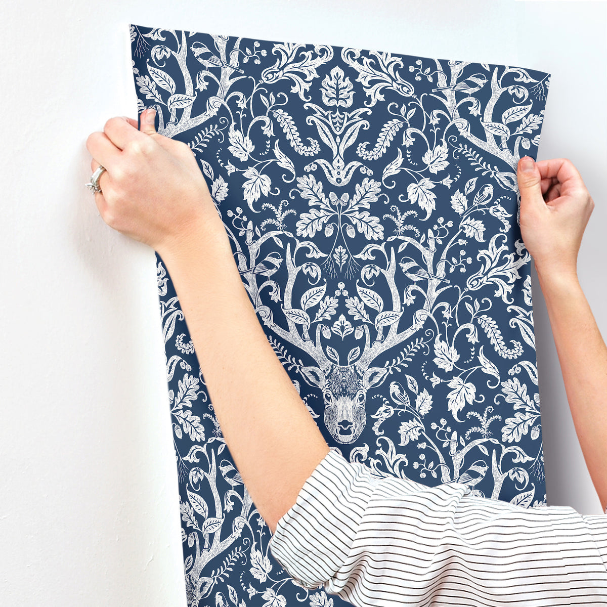4169-12703-peel-and-stick-wallpaper-stick-application-step