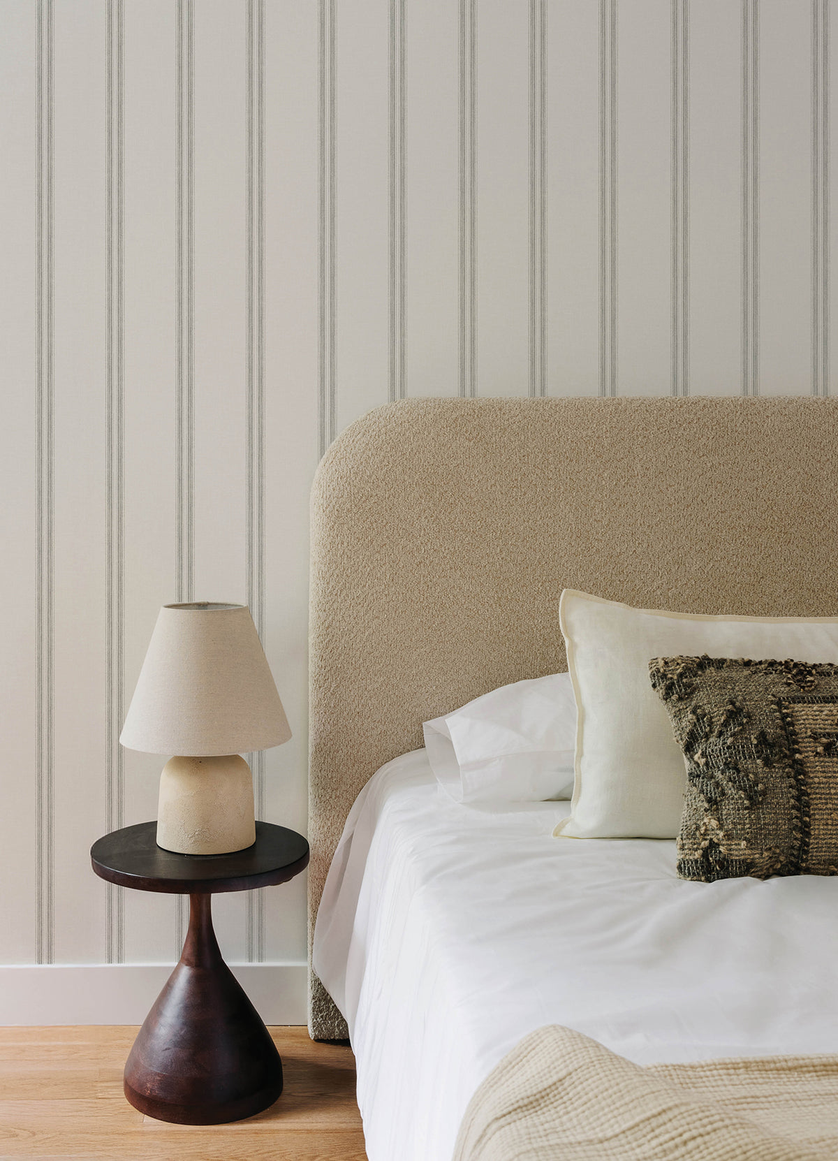 4169-13077-peel-and-stick-wallpaper-room-scene
