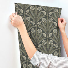 4169-27601-peel-and-stick-wallpaper-stick-application-step