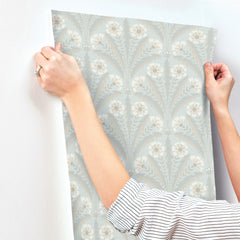 4169-27602-peel-and-stick-wallpaper-stick-application-step