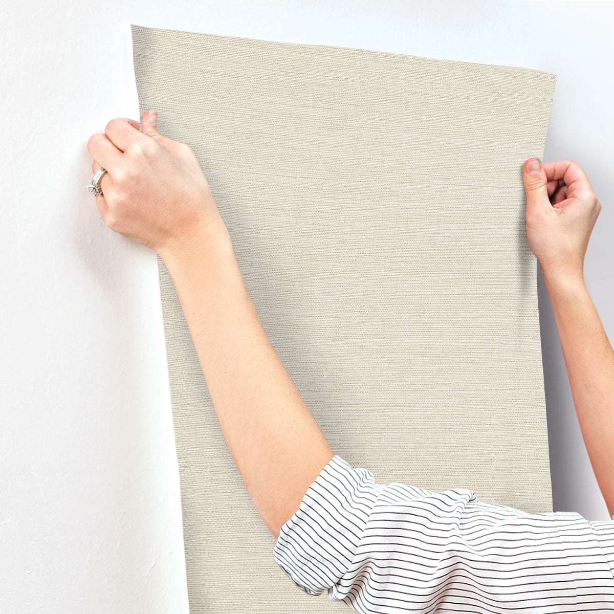 4169-27611-peel-and-stick-wallpaper-stick-application-step