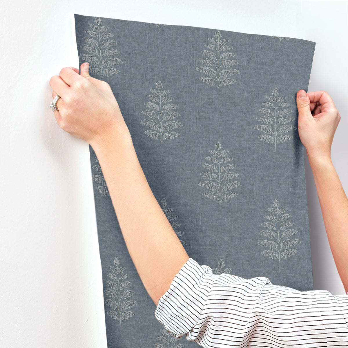 4169-83127-peel-and-stick-wallpaper-stick-application-step