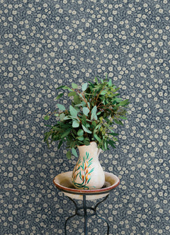 4169-83135-peel-and-stick-wallpaper-room-scene-detail-closeup