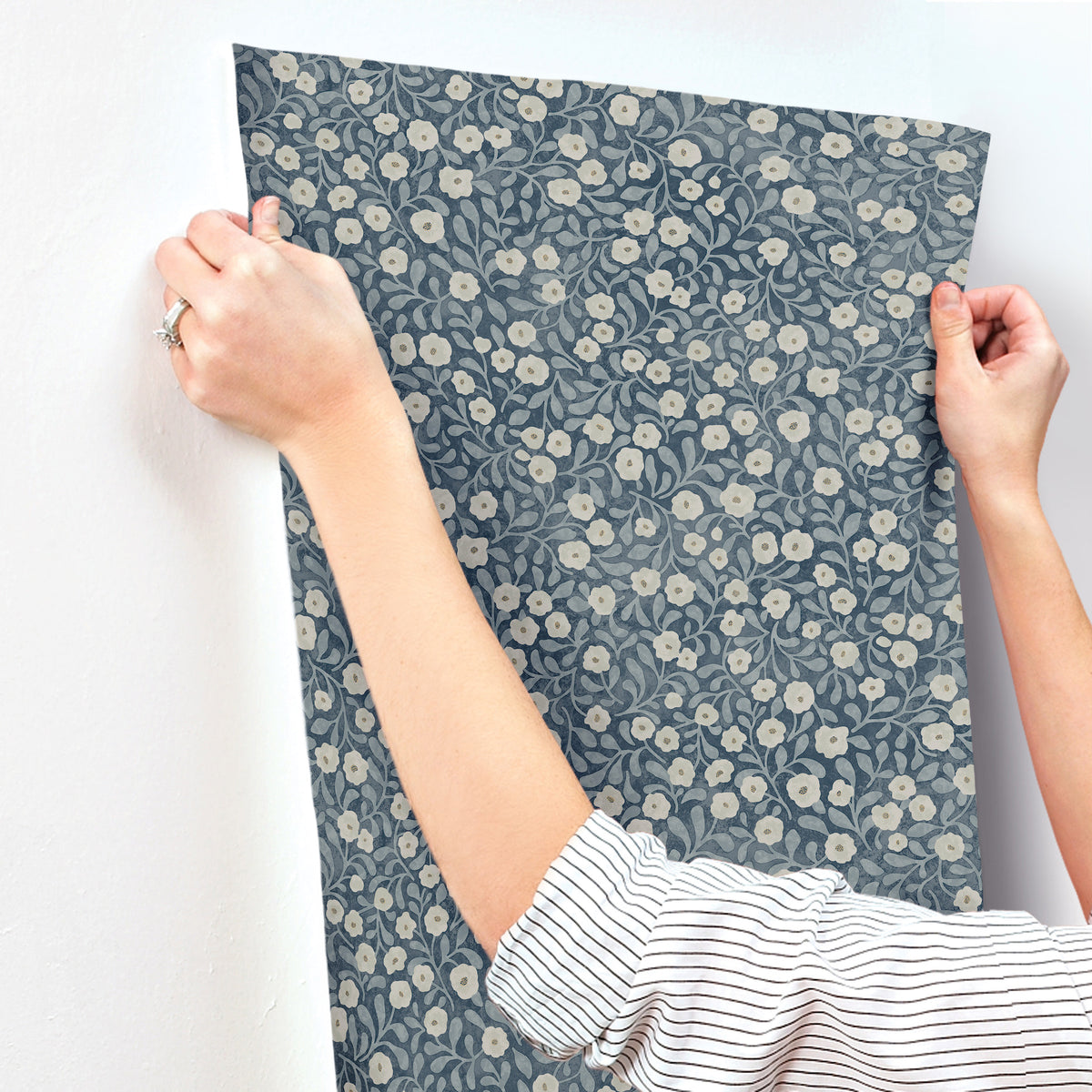 4169-83135-peel-and-stick-wallpaper-stick-application-step