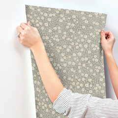 4169-83136-peel-and-stick-wallpaper-stick-application-step