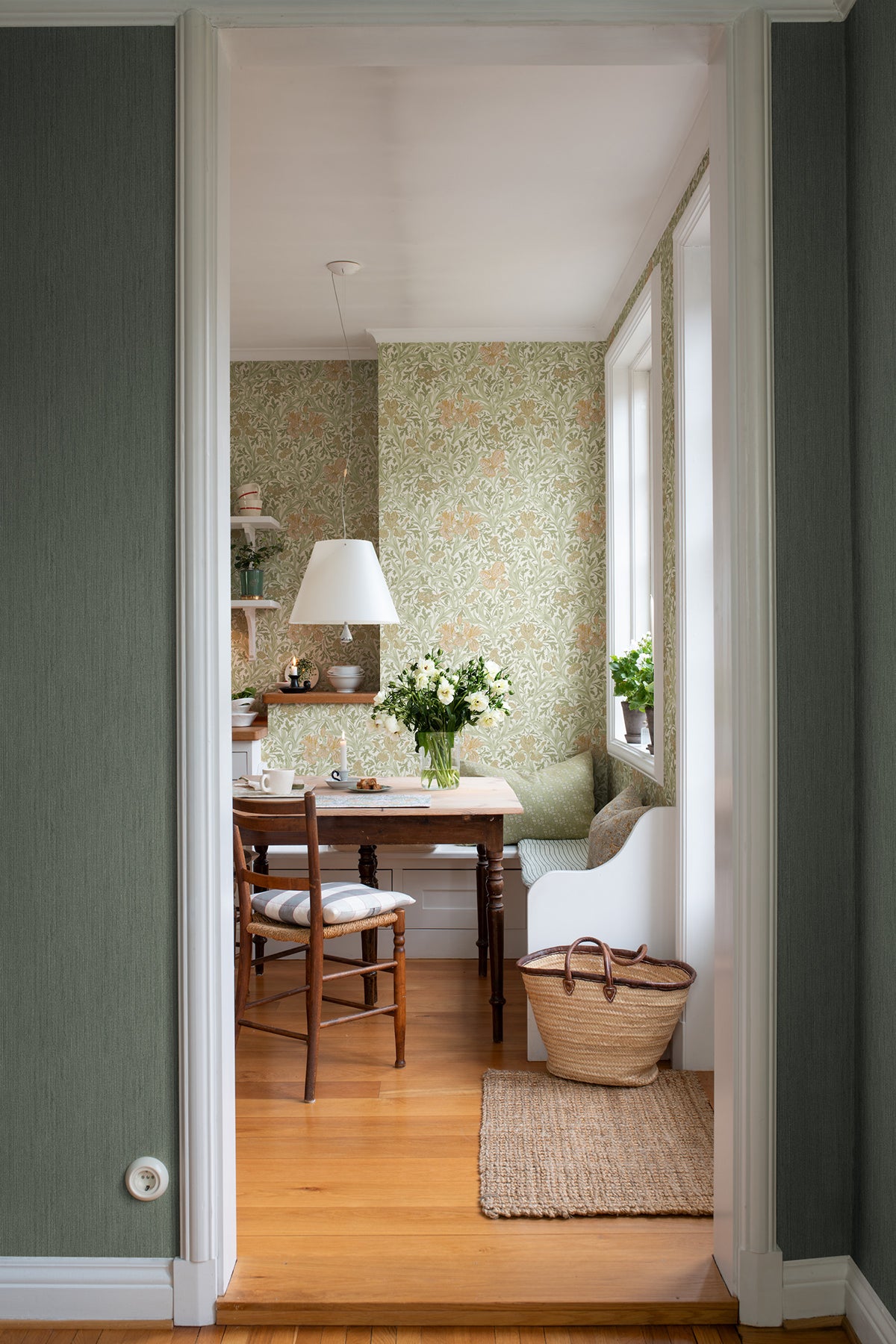4171-17224-peel-and-stick-wallpaper-room-scene-detail-closeup