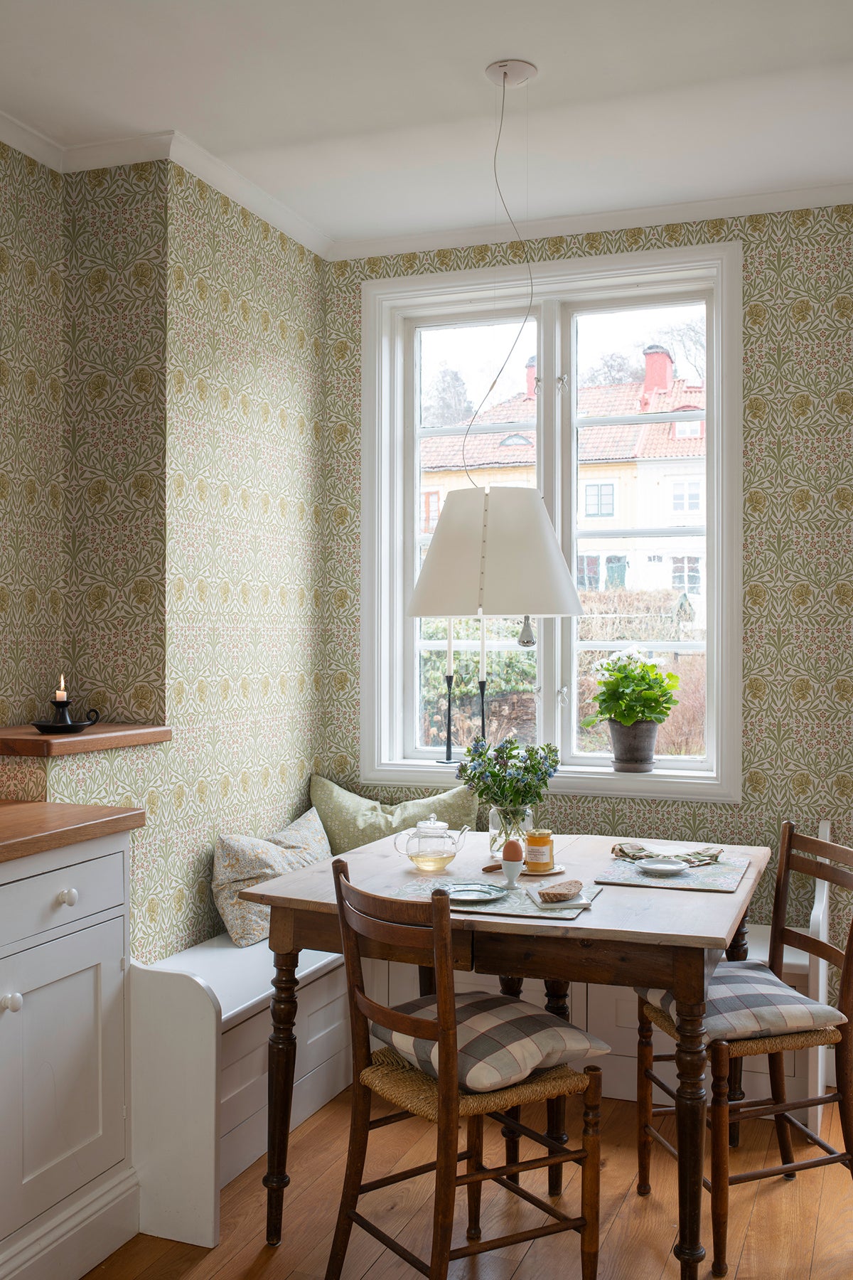 4171-82045-peel-and-stick-wallpaper-room-scene