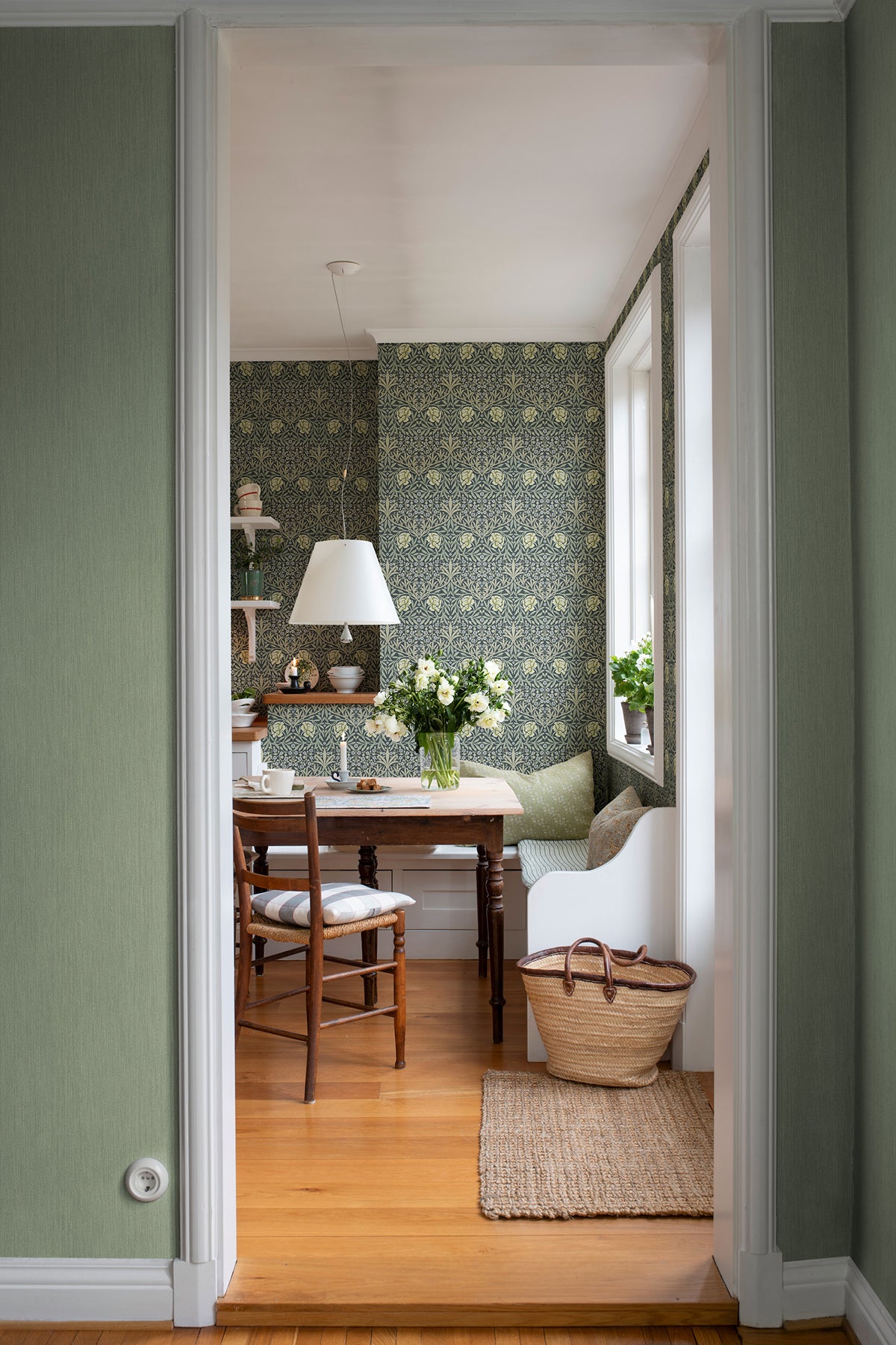 4171-82047-peel-and-stick-wallpaper-room-scene