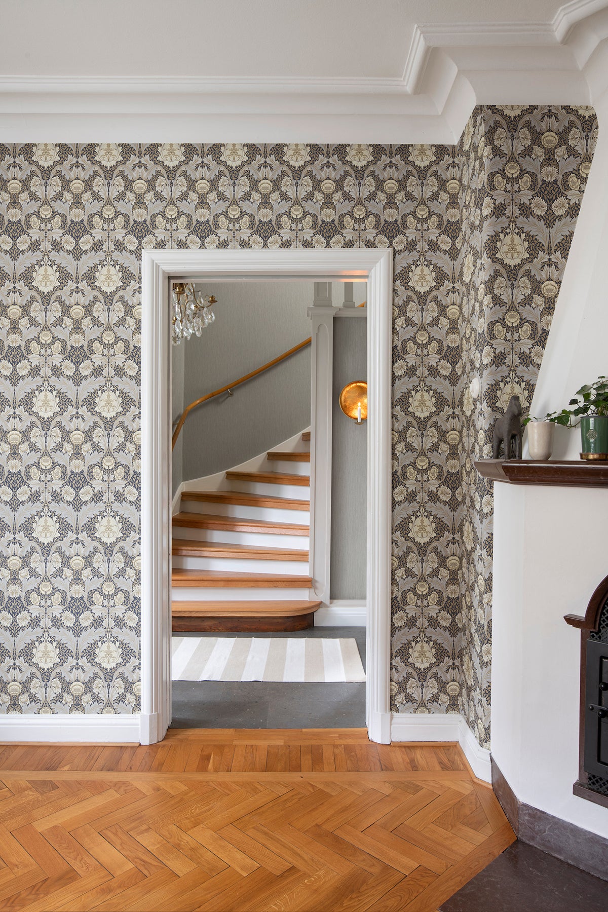 4171-82061-peel-and-stick-wallpaper-room-scene