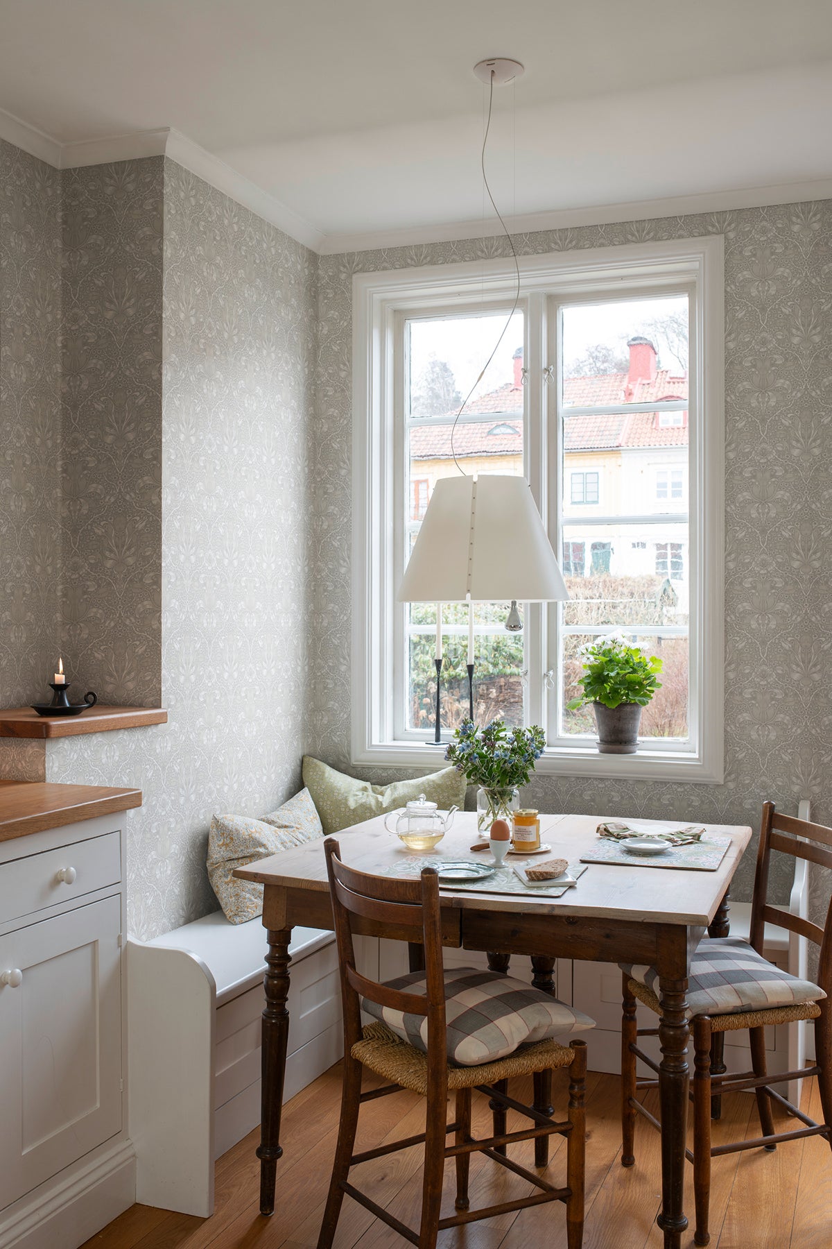 4171-82065-peel-and-stick-wallpaper-room-scene