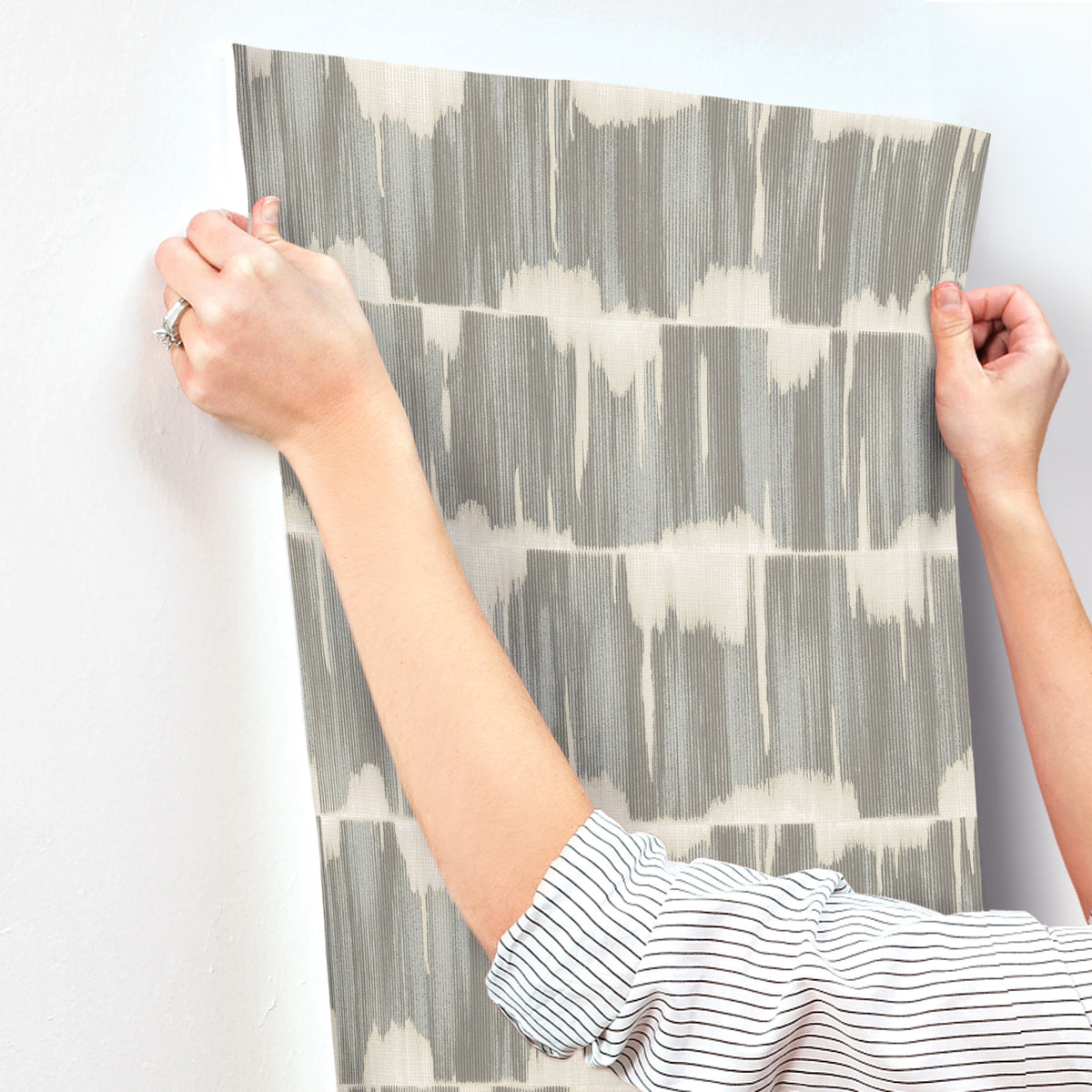 4172-24346-peel-and-stick-wallpaper-stick-application-step