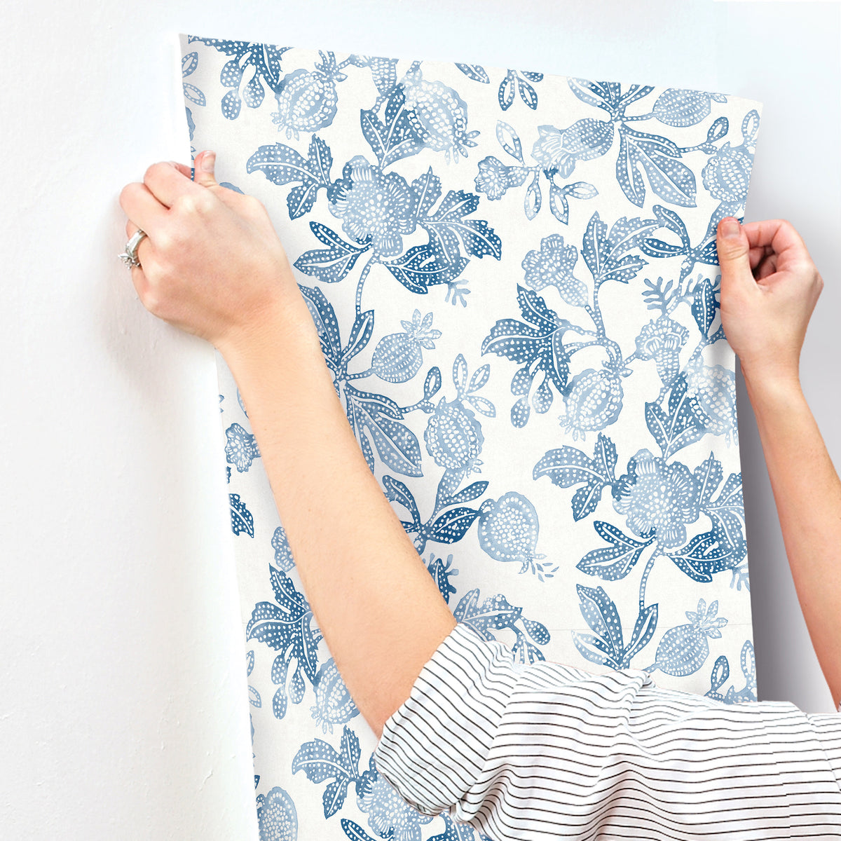 4172-27492-peel-and-stick-wallpaper-stick-application-step