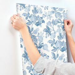 4172-27492-peel-and-stick-wallpaper-stick-application-step