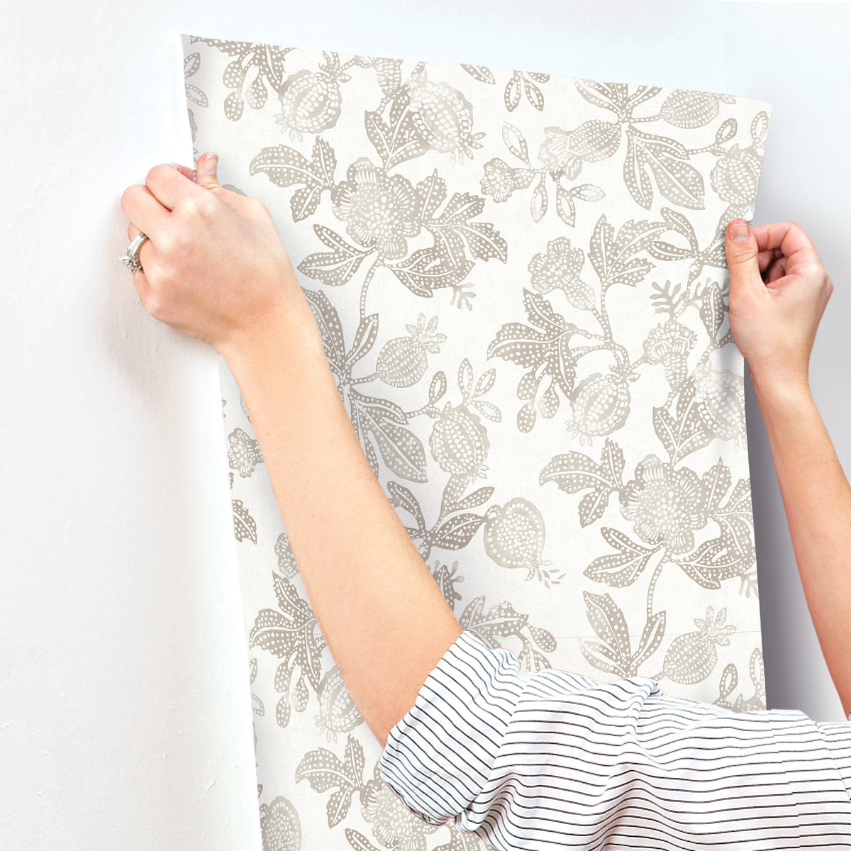 4172-27493-peel-and-stick-wallpaper-stick-application-step