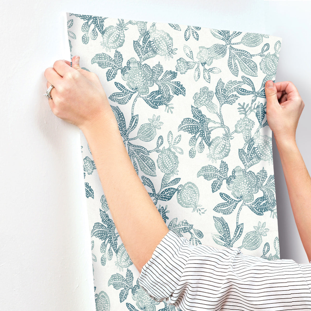4172-27494-peel-and-stick-wallpaper-stick-application-step