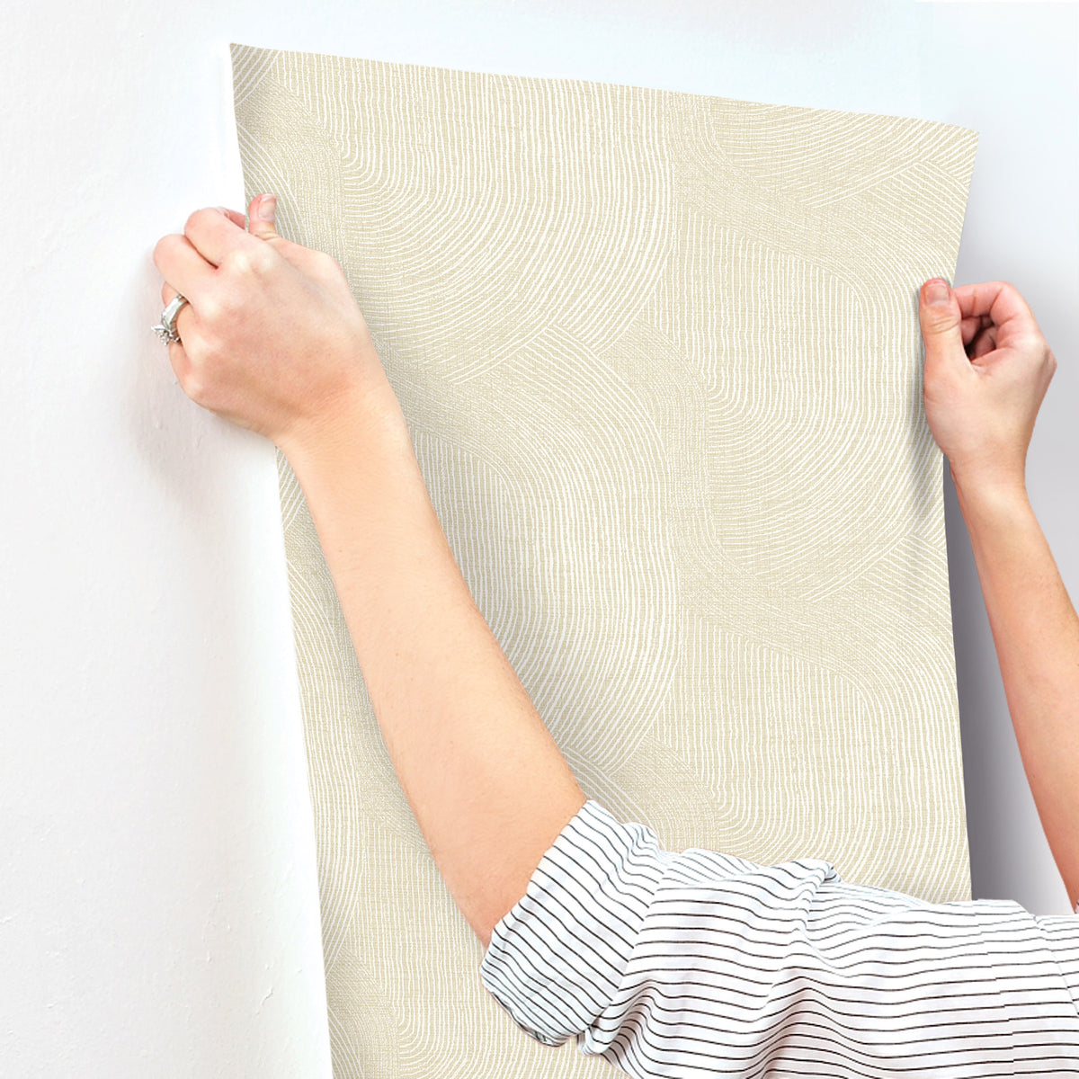 4172-27504-peel-and-stick-wallpaper-stick-application-step