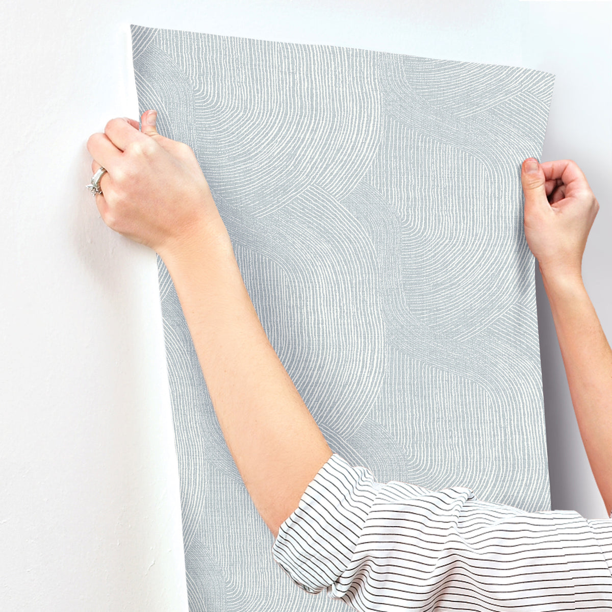 4172-27506-peel-and-stick-wallpaper-stick-application-step