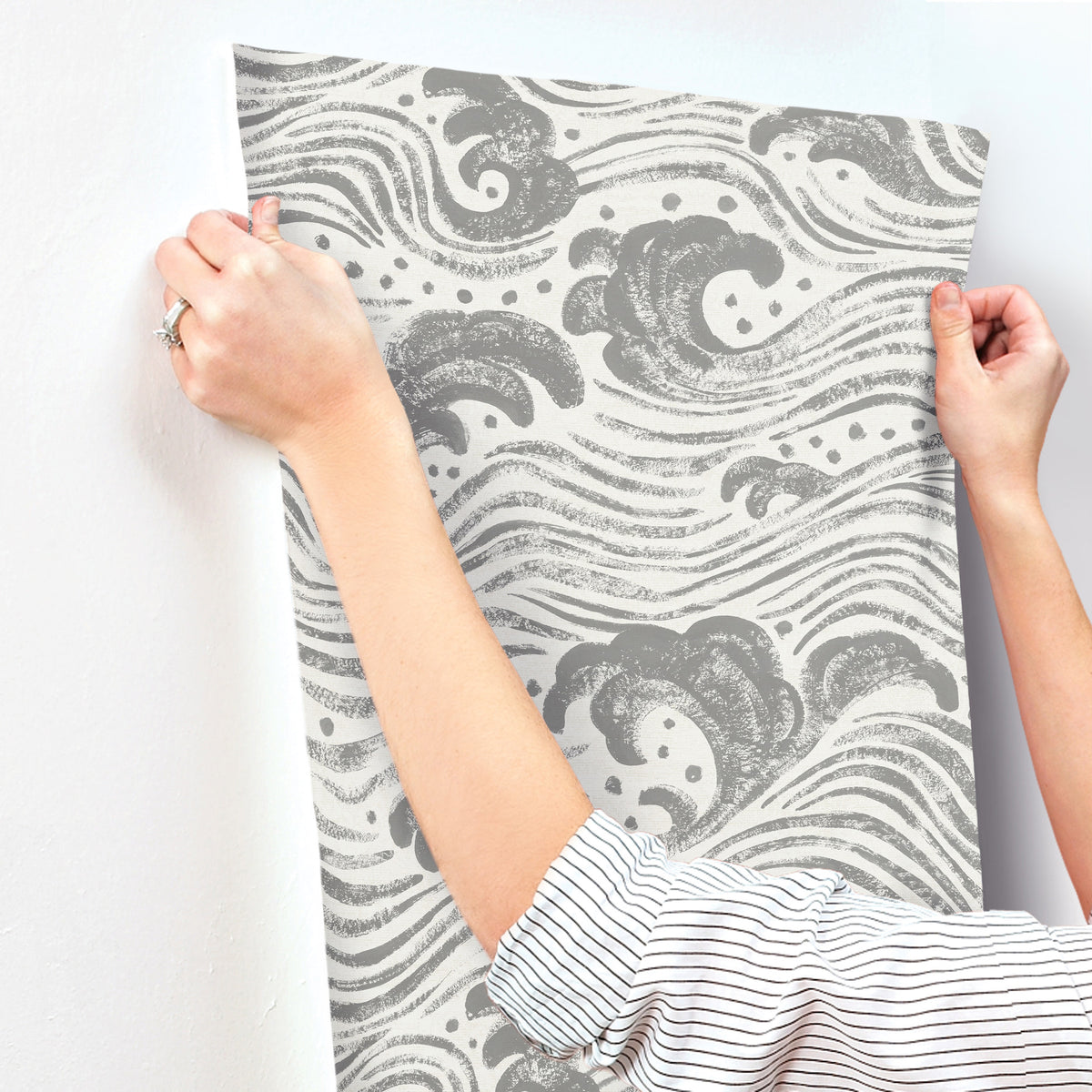 4172-27510-peel-and-stick-wallpaper-stick-application-step