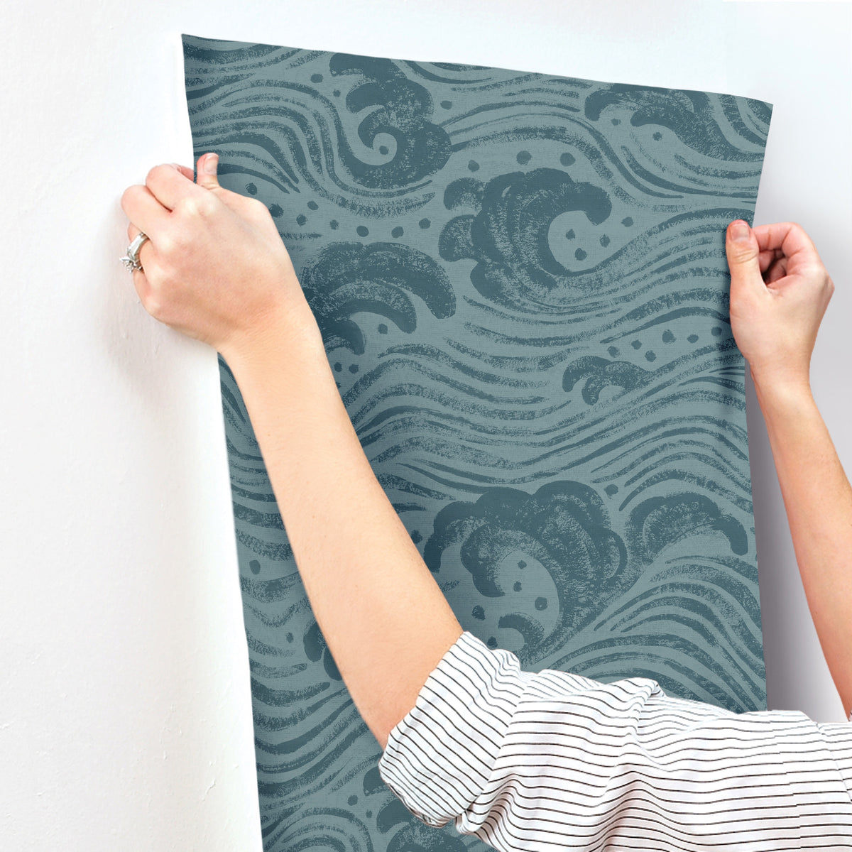 4172-27511-peel-and-stick-wallpaper-stick-application-step