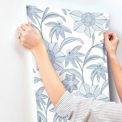 4172-27512-peel-and-stick-wallpaper-stick-application-step