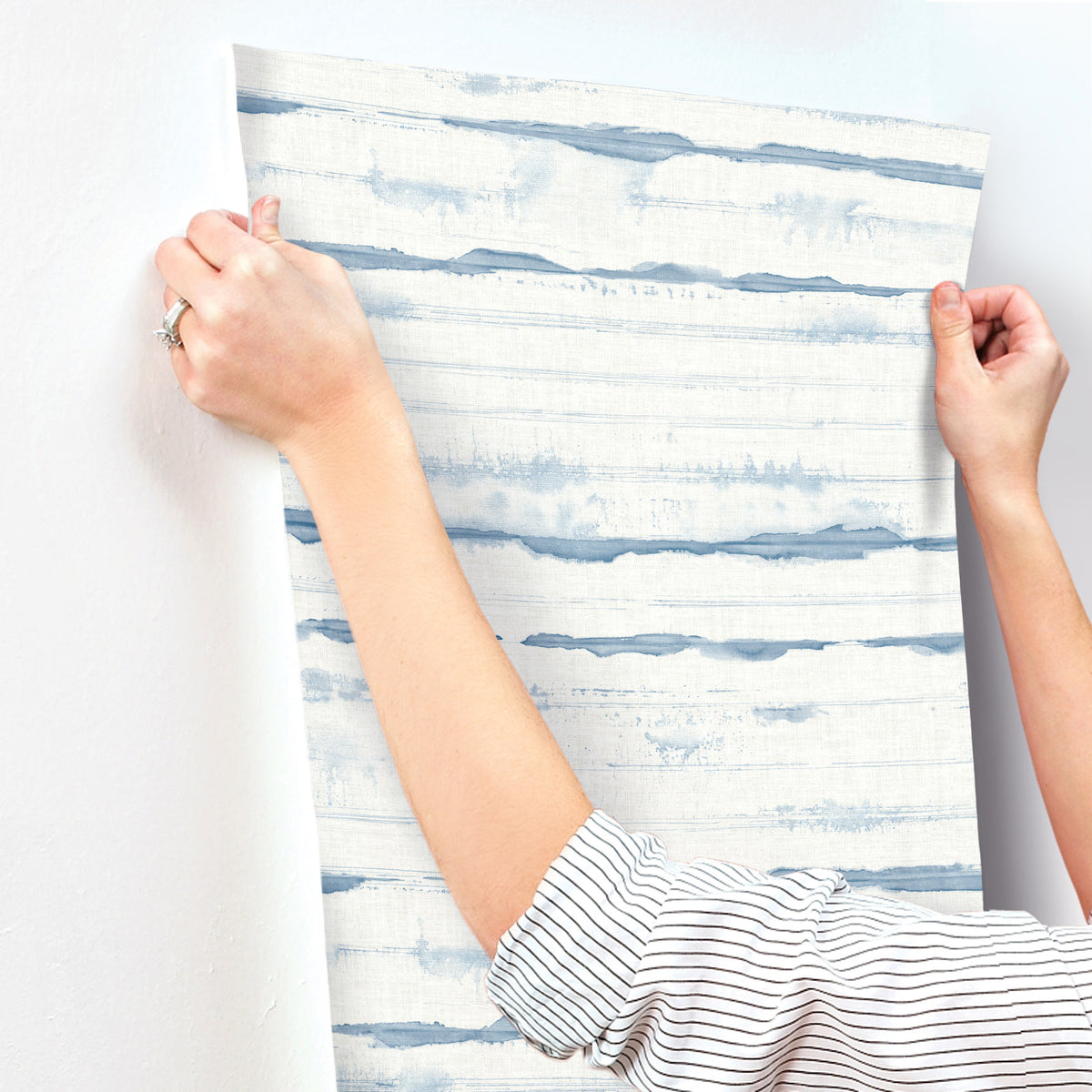 4172-27516-peel-and-stick-wallpaper-stick-application-step