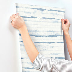 4172-27516-peel-and-stick-wallpaper-stick-application-step