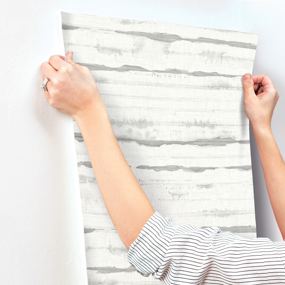 4172-27518-peel-and-stick-wallpaper-stick-application-step