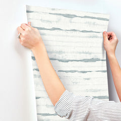 4172-27519-peel-and-stick-wallpaper-stick-application-step