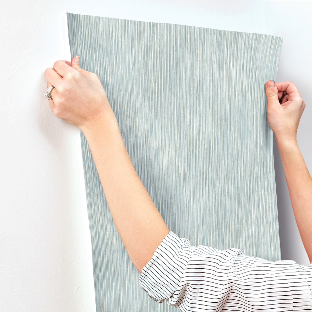 4172-27522-peel-and-stick-wallpaper-stick-application-step